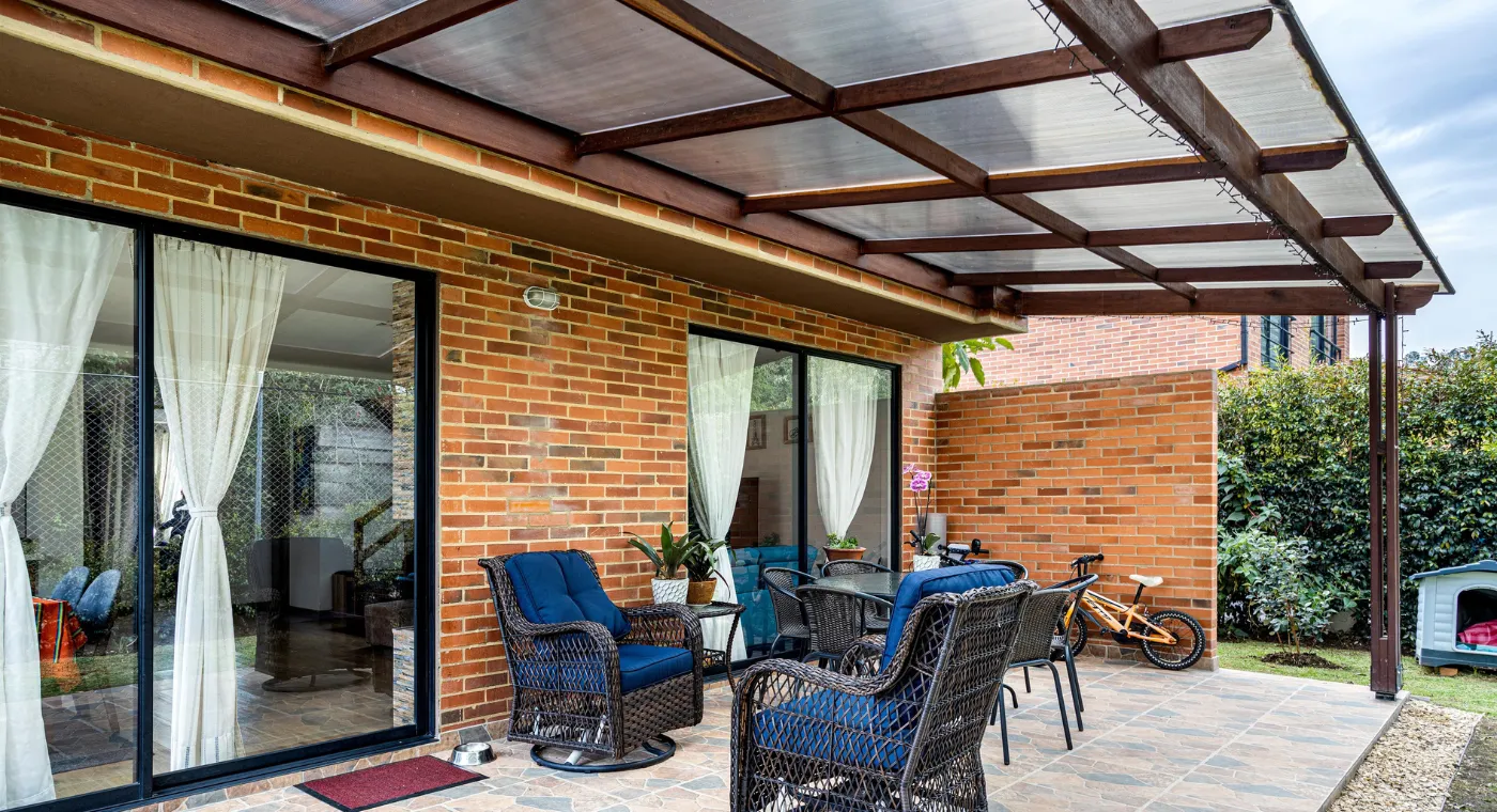 Polycarbonate natural daylight roofing panels